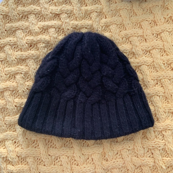Under Armour Fleece Lined Black Cable Knit Beanie - Picture 1 of 4